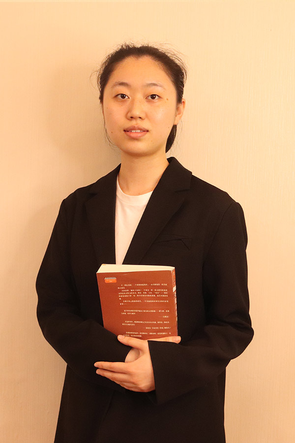 洋县梁艺 本科学历，优秀班主任