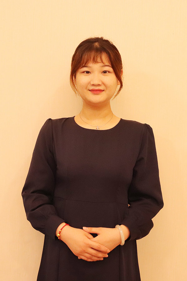 洋县文哲 本科学历，优秀班主任