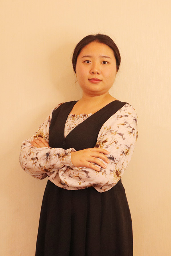 洋县何爱玲 本科学历，优秀班主任